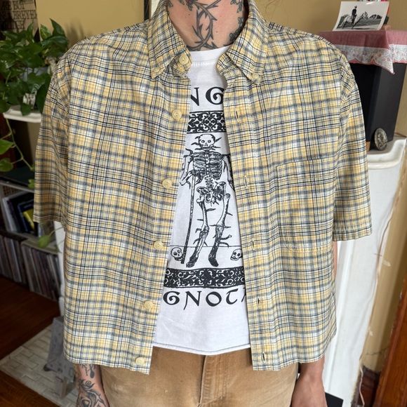 ๐ SOLD ๐ Vintage 90s Cropped Boxy Yellow Plaid Short Sleeve Button Down ~ Size S - Picture 2 of 8